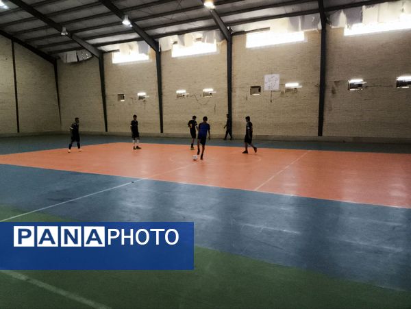 قهرمانی علامه محمدتقی گرو در مسابقات فوتسال سالگرد پیروزی انقلاب در سندرک