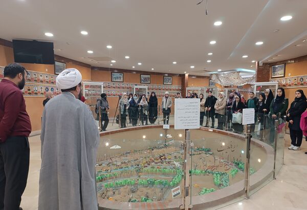 یادمان شهدای گمنام و موزه آثار شهدا و ایثاگران میزبان دانش‌آموزان دبیرستان هدی 2