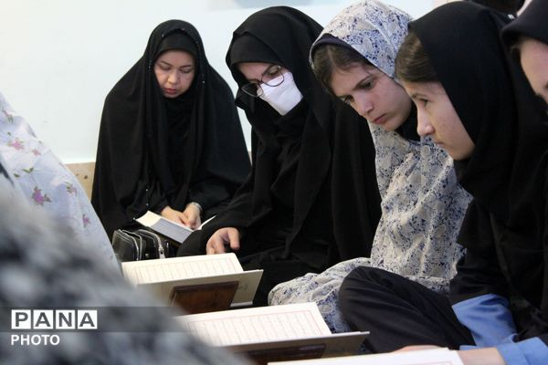 شب‌های دبیرستان  نسیبه در رمضان؛ تلفیق نور قرآن و شور افطاری