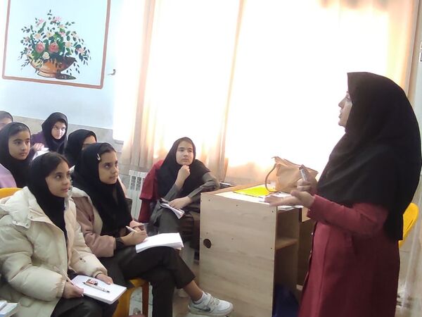کلاس های تقویتی در دبیرستان نمونه اندیشه