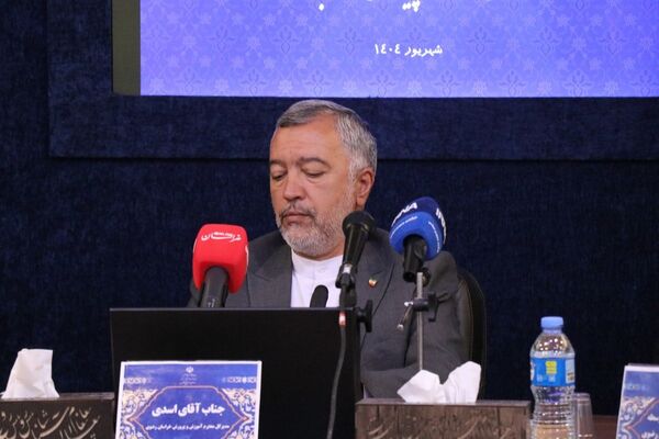 تجلیل از دانش آموزان افتخارآفرین خراسان رضوی در کنکور سراسری و مدال آور در المپیادهای علمی جهانی