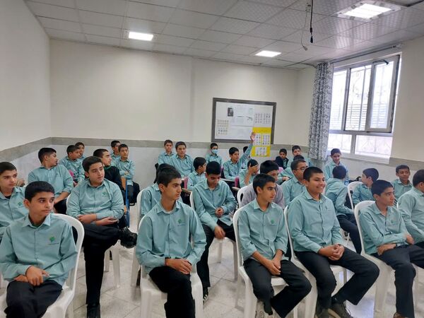 جلسه سفیران سلامت در دبیرستان رئیس زاده شهرستان خلیل آباد 