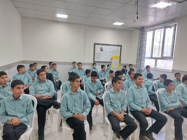 جلسه سفیران سلامت در دبیرستان رئیس زاده شهرستان خلیل آباد 
