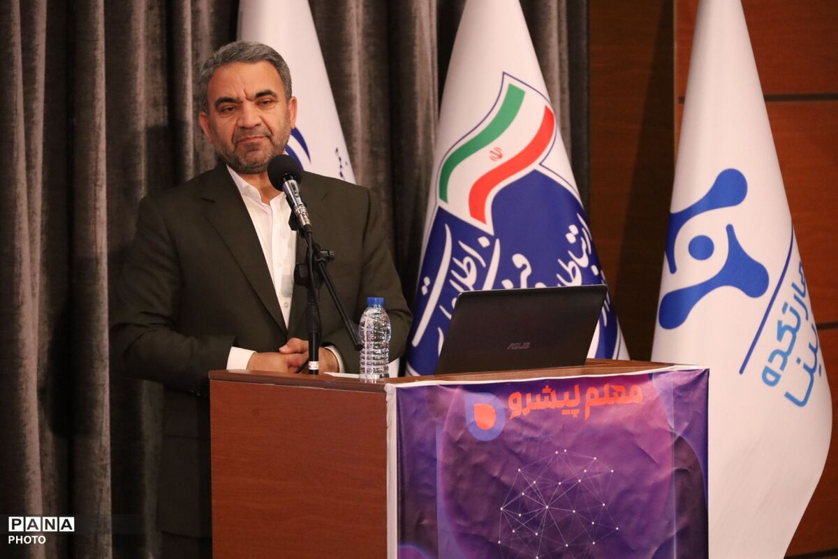 نیازمند تربیت دانش‌آموزانی هستیم که هوش مصنوعی را به کار بگیرند و علم تولید کنند