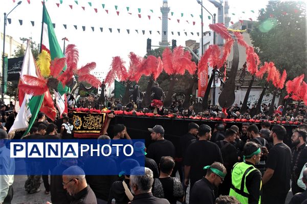 حضور پرشور کودکان قمی در دسته‌های عزاداری روز تاسوعا 