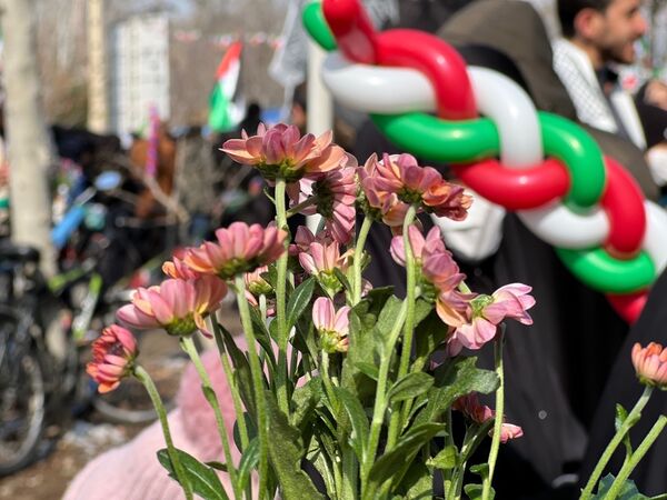 حضور دانش‌آموزان دبستان المهدی در راهپیمایی ۲۲ بهمن 