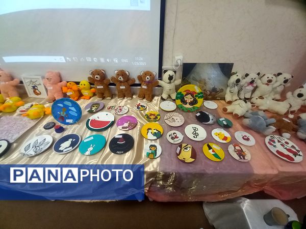 نمایشگاه مدرسه آرمانی هنر آسمانی در دبیرستان فرهنگ مرحوم فخرایی