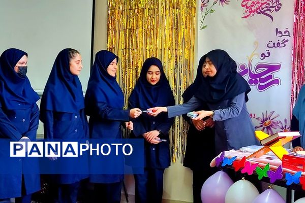 جشن دهه کرامت در دبیرستان دوره‌ اول کوثر رودهن 