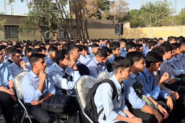 مراسم آغاز سال تحصیلی جدید در دبیرستان ماندگار شهید مدرس