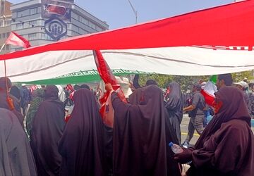 بدرقه جهانی در آینه نگاه‌ها؛ روایت مهمانان خارجی از وداع با رهبر شهید