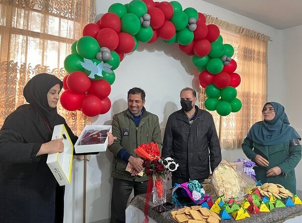 برگزاری مراسمی به‌مناسبت ولادت حضرت علی (ع) و روز پدر در دبستان دخترانه بعثت ۲