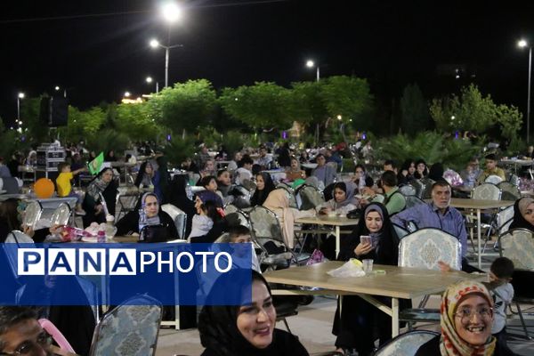 محفلی با حضور کودکان و خانواده‌ها در دانشگاه قم