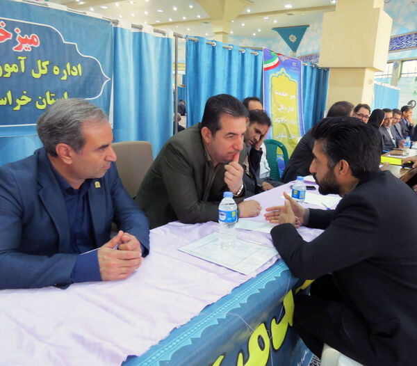 برپایی میز خدمت آموزش و پرورش خراسان شمالی