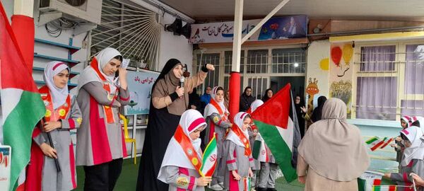 دانش‌آموزان دبستان دخترانه شاهد محمودآباد شعار مرگ بر اسرائیل سردادند