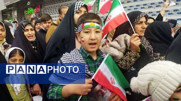 حضور افشار مختلف مردم نیشابور در راهپیمایی ۲۲ بهمن 