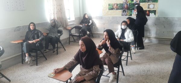حوزه امتحانی در دبیرستان نمونه شهید محمدی پور خلیل آباد 
