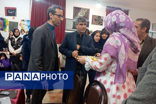 جشنواره "ایران رنگارنگ" در هنرستان سعادت پردیس