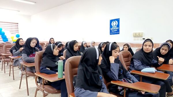 برگزاری کارگاه تخصصی خبرنویسی، عکاسی و طراحی پوستر ویژه دانش‌آموزان دختر در شهرستان جم