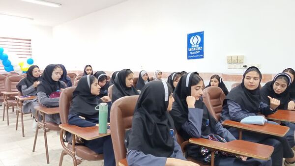 برگزاری کارگاه تخصصی خبرنویسی، عکاسی و طراحی پوستر ویژه دانش‌آموزان دختر در شهرستان جم