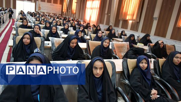 کارگاه هوش مصنوعی ویژه دانش‌آموزان دختر مقطع متوسطه اول شهرستان مه‌ولات