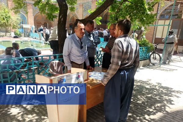  میز خدمت اداره کل آموزش فنی و حرفه‌ای استان کردستان در مسجد جامع شهر سنندج