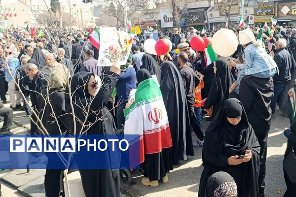 حضور با شکوه مردم، رسیدن به اوج بلندی و قدرت