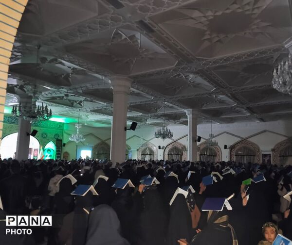 مردم کاشمر در زیارتگاه شهید مدرس قرآن بر سر گرفتند