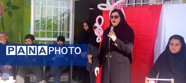 تقدیر از دانش‌آموزان برتر قرآنی در دبستان حضرت رقیه (س)