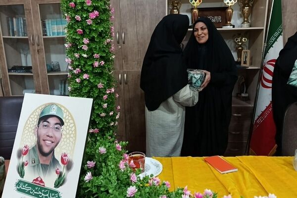 حضور مادر شهید امیرحسین گشانی و قدردانی از معلمان