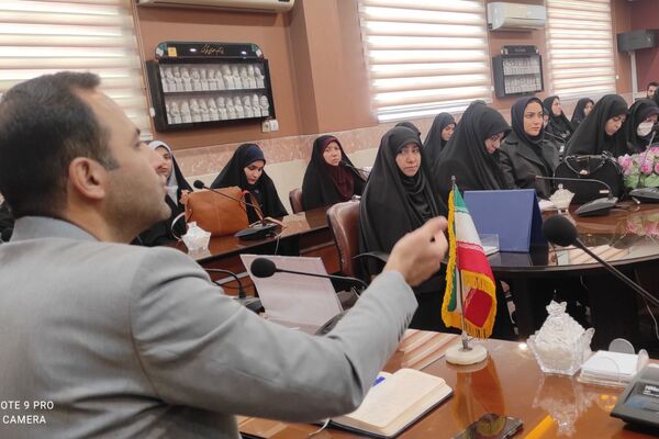 هم‌افزایی نیروهای پرورشی قطب پرند در نشست تخصصی رباط‌کریم