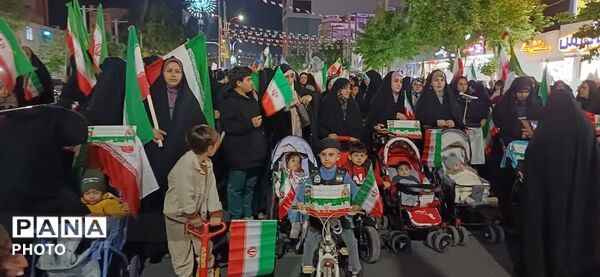رژه سربازان کوچک امام زمان (عجل) شهر هشتگرد در شب‌های اقتدار