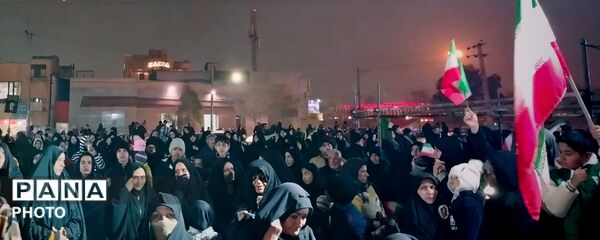 تجمع مردمی در میدان فجر مشهد 