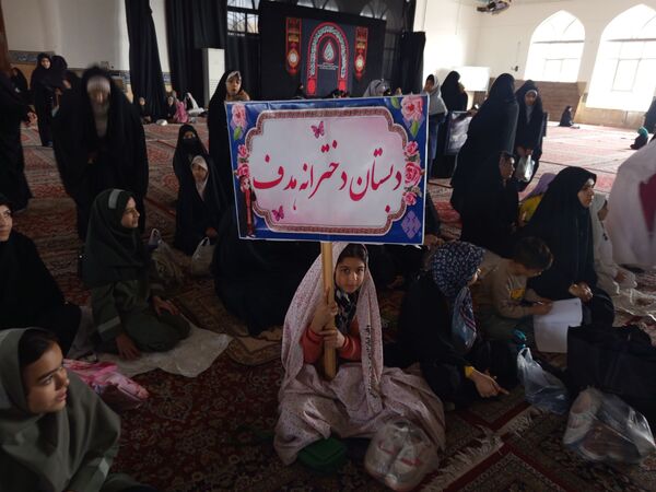 حضور دانش آموزان در نماز جمعه کاشمر