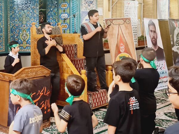 تجدید بیعت دانش‌آموزان ابهری با آرمان‌های عاشورا در سوگواره «احلی من العسل»