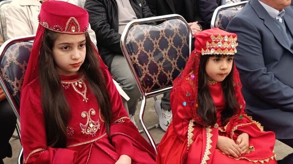 نمایشگاه یلدا در سایه‌سار چنار کهن لاهیجان تبریز گشایش یافت