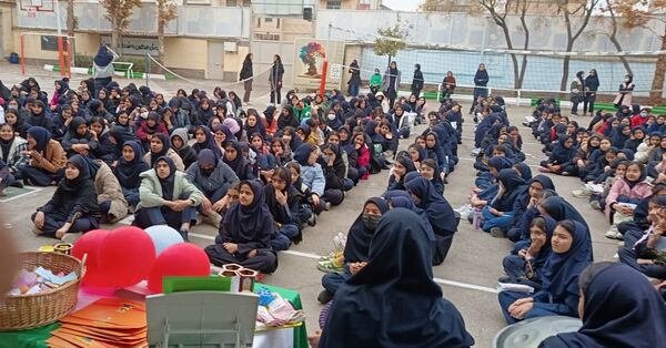 جشنواره کیک و دسر در دبیرستان کوثر فرهنگیان 