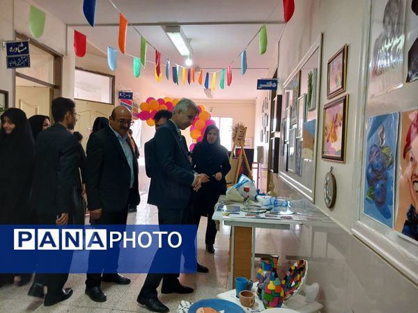 بازدید مدیر آموزش و پرورش کاشمر از نمایشگاه دبیرستان سما