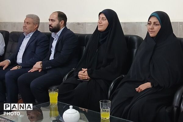 آیین بازگشایی مهر، نماز جماعت و محفل انس با قرآن در هنرستان دخترانه اولیا ۳ کهریزک