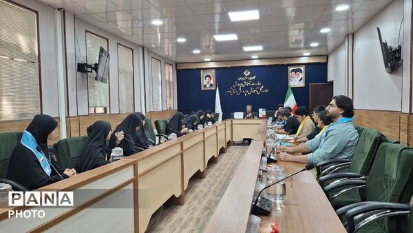 نشست مشترک اعضای مجمع و شورای دانش آموزی قم با مسئولان اداره کل آموزش و پرورش