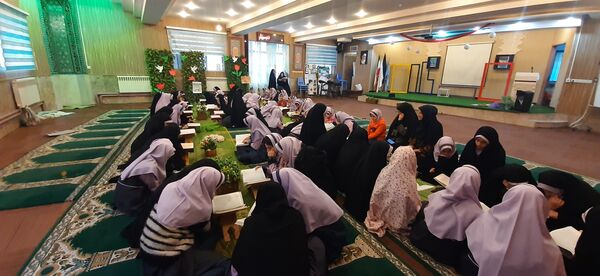 مراسم روز بزرگداشت شهدا در دبستان دخترانه شاهد تحقیقی ناحیه ۶