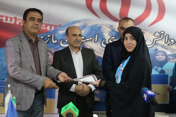 تقدیر از طلایه‌داران آگاهی در مازندران 