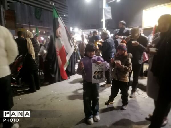 اجتماع بزرگ خانوادگی بر مدار ایران با حضور دانش آموزان ناحیه 3 مشهد