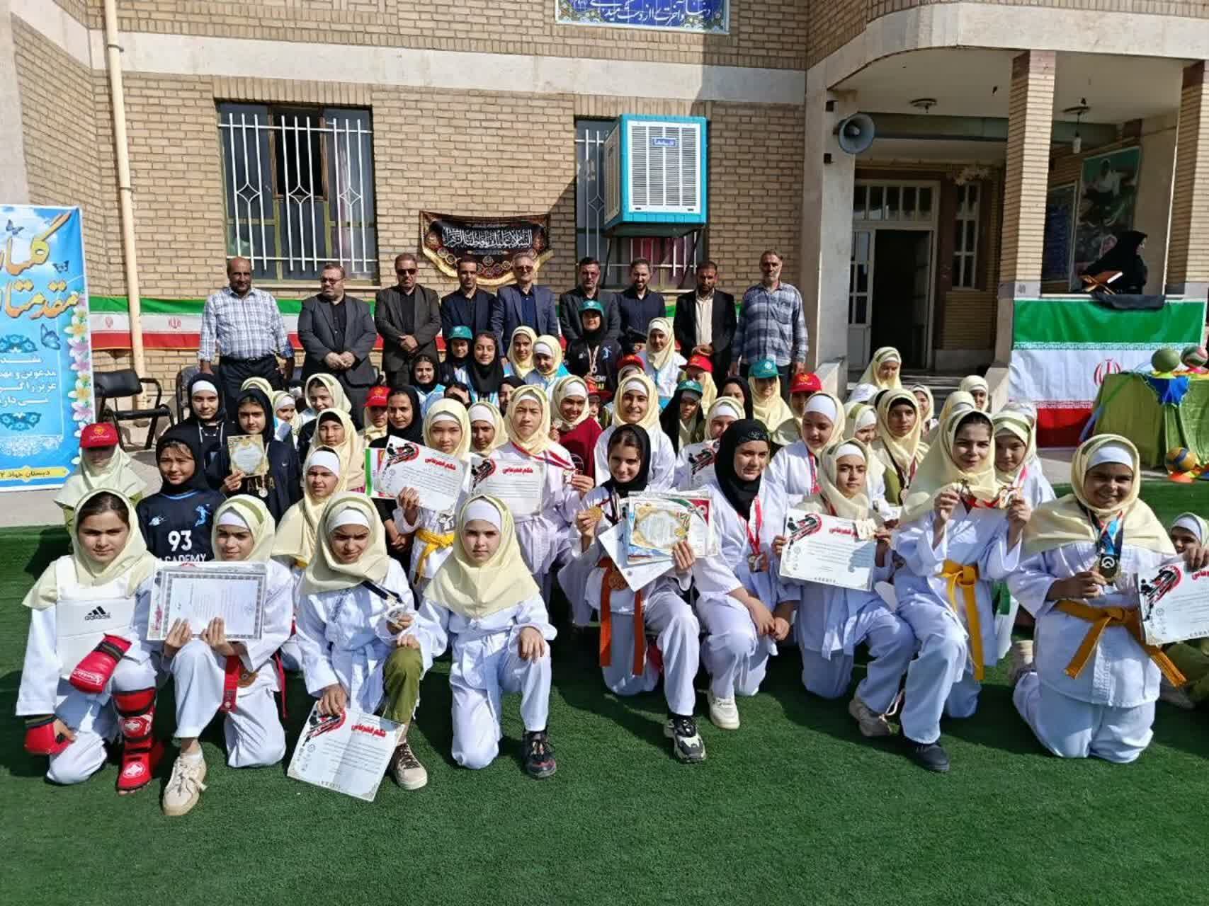 توسعه زیرساخت‌های ورزشی گامی مؤثر در راستای ایجاد محیطی شاداب برای نوجوانان است