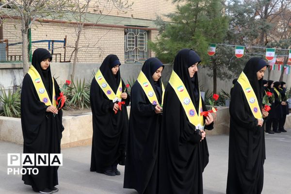 همایش «یاوران انقلاب» ناحیه ۶ مشهد در دبیرستان یاس ۲ 
