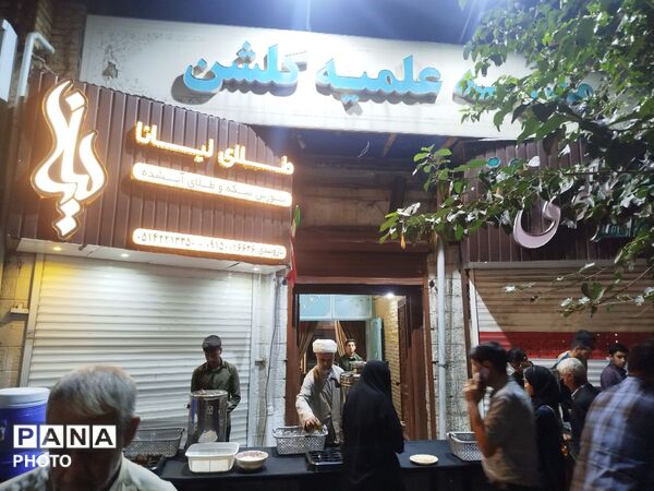 چایخانه حوزه علمیه گلشن؛ همراه با طلاب در سوگ رهبر امت در شب صد و هفتاد و نهم