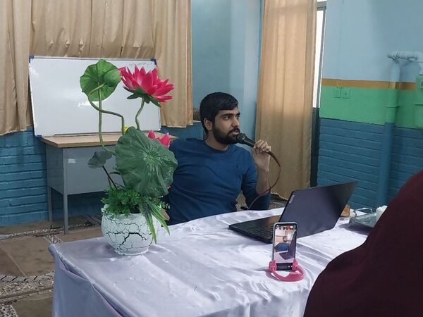 جلسه شورای دبیران در دبیرستان دخترانه فضه 