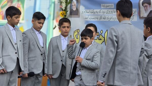 آیین نواختن زنگ انقلاب در شهرستان نظرآباد