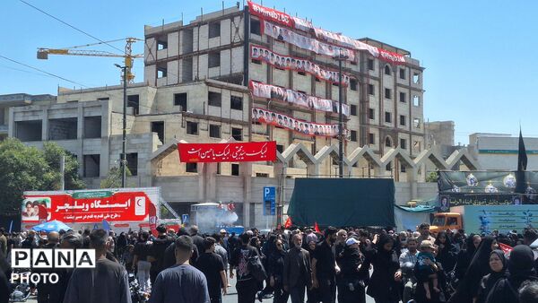 خیابان‌های منتهی به حرم، مملو از زائران رضوی
