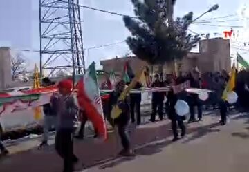 راهپیمایی ۲۲ بهمن در روستای صرم قم