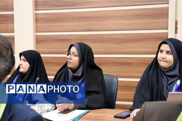 نشست مشاور وزیر با مدرسان سازمان دانش‌آموزی استان خراسان رضوی